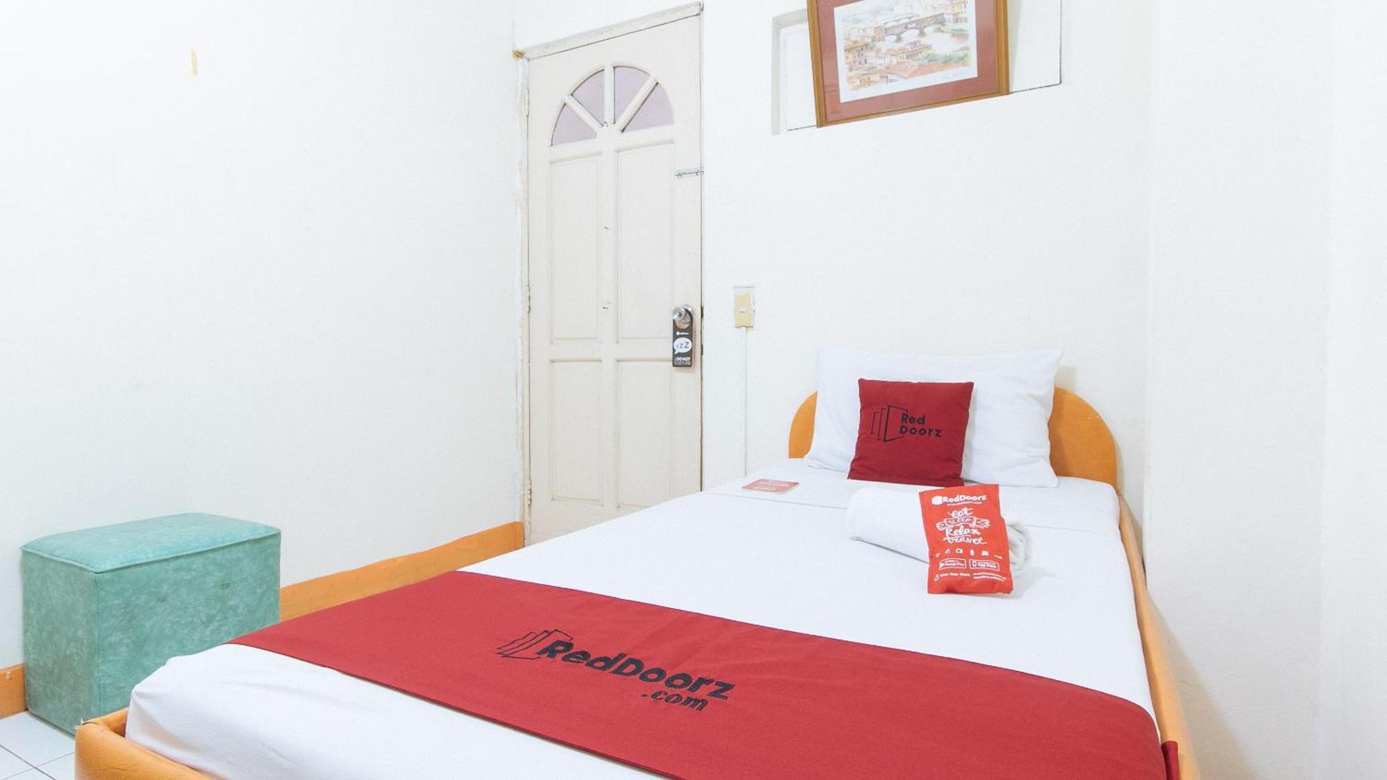 Reddoorz Near East Avenue Medical Center Hotel Quezon City Exterior photo